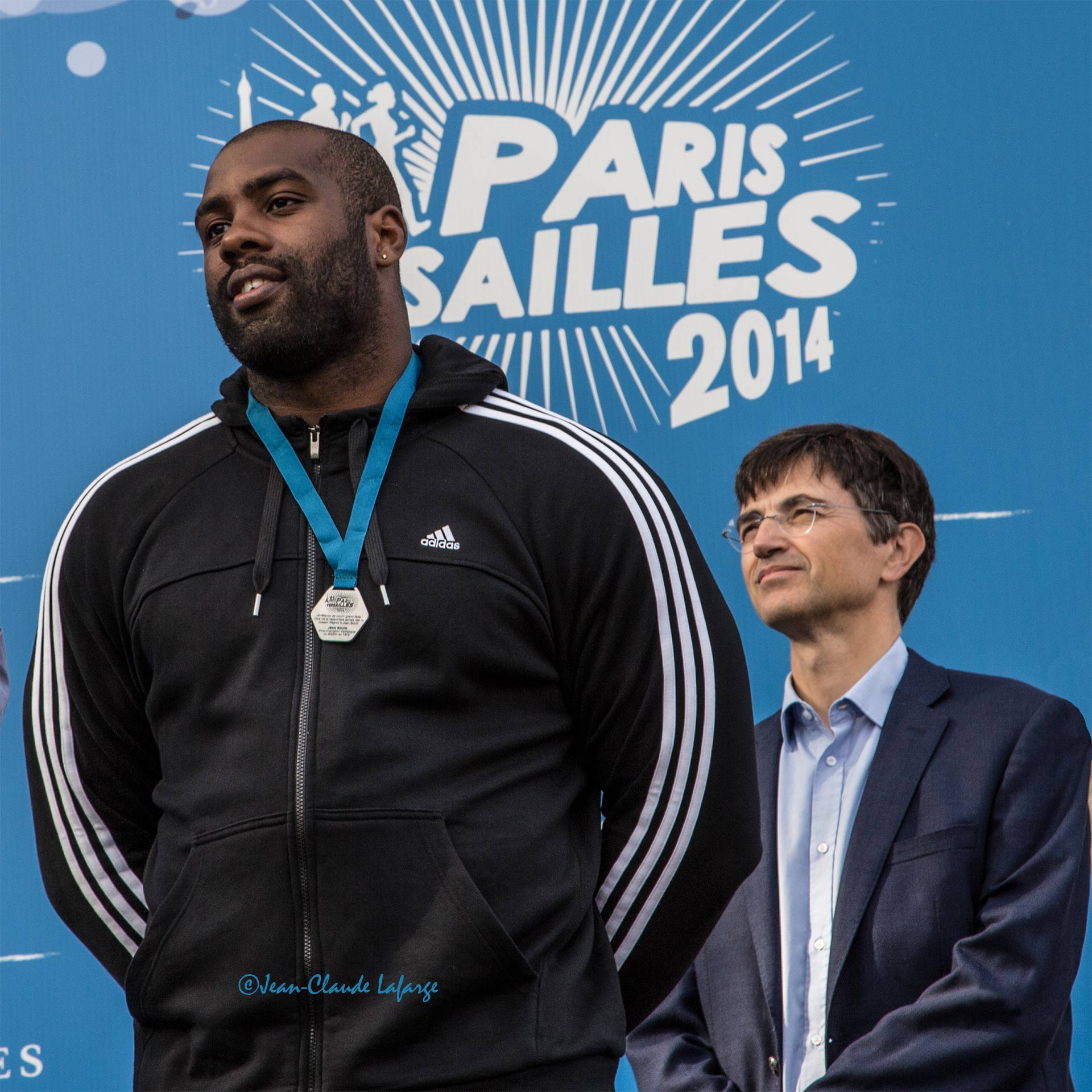M. François de Mazières assiste à la remise des prix de la course "Paris Versailles en compagnie de notre ambassadeur Teddy Riner. 